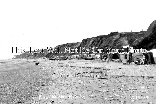 NF 1148 - The Beach, East Runton, Norfolk c1923