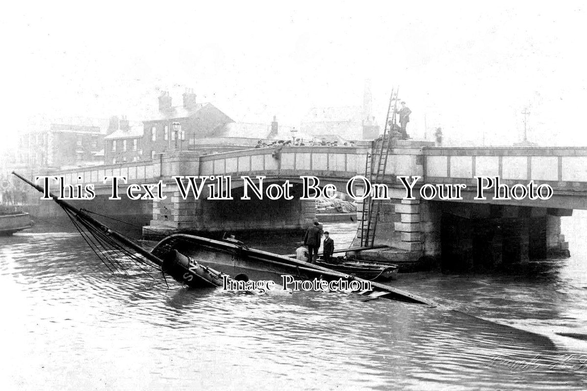 NF 1165 - Overturned Scotch Boat, Great Yarmouth Bridge, Norfolk