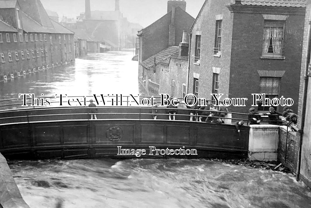 NF 1314 - Norwich Bridge Floods, Norfolk 1912