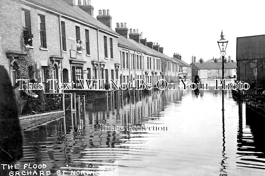 NF 1324 - Orchard Street, Norwich Floods, Norfolk 1912
