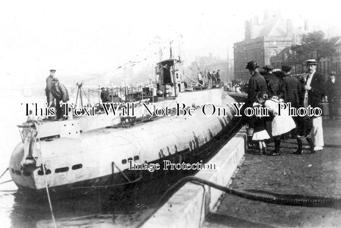 NF 1515 - Submarine At Great Yarmouth, Norfolk