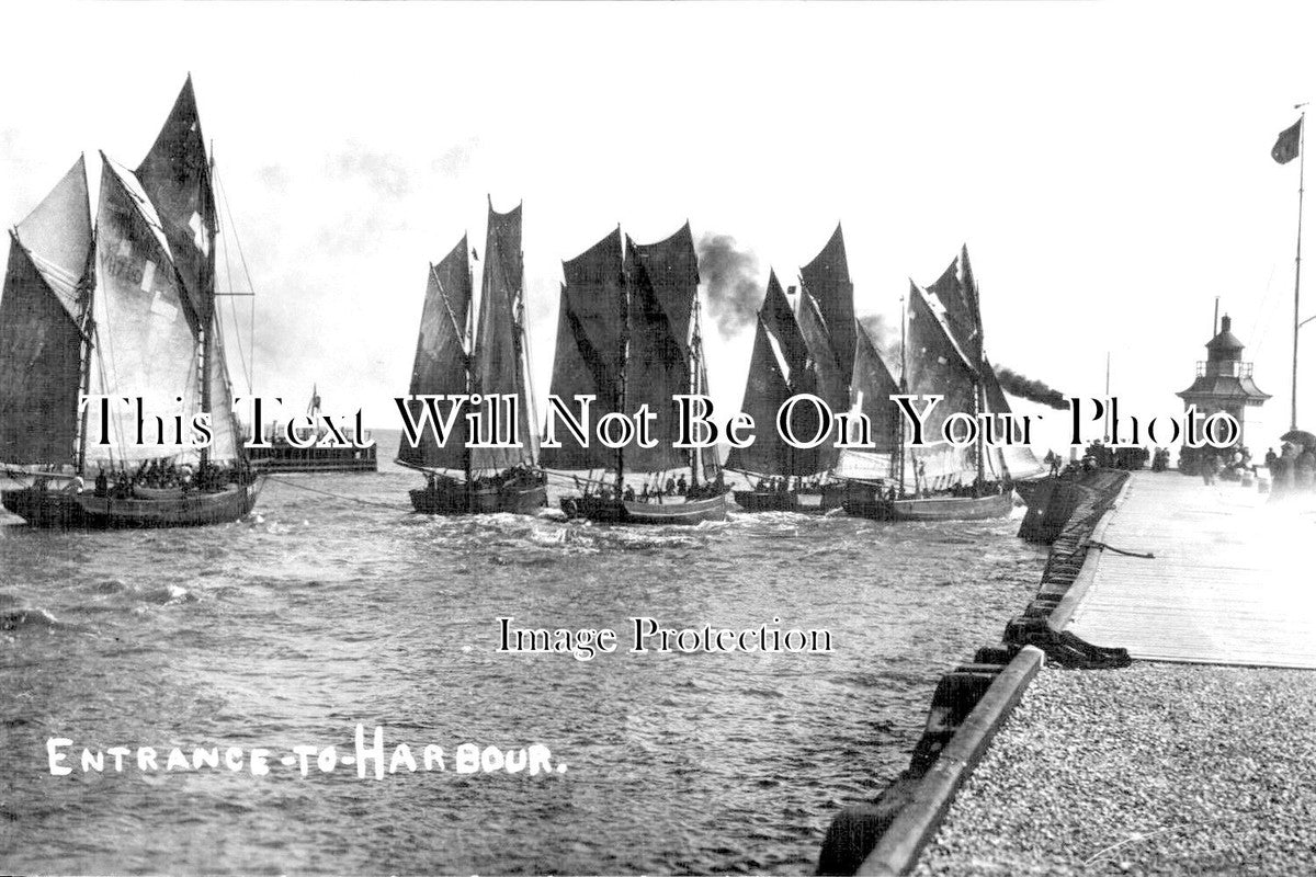 NF 1520 - Entrance To Harbour, Gorleston On Sea, Norfolk