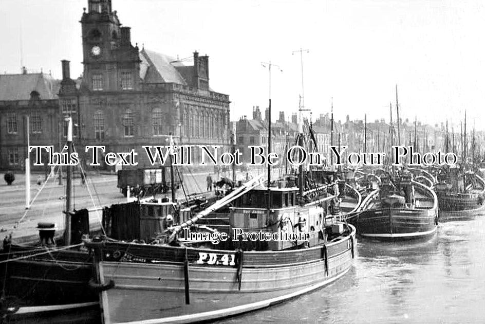 NF 2166 - Herring Drifters In Great Yarmouth Harbour, Norfolk