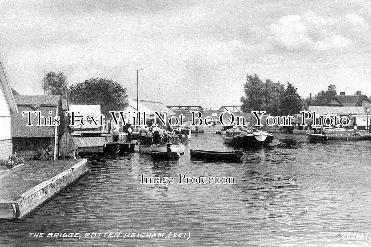 NF 2189 - The Bridge, Potter Heigham, Norfolk c1935