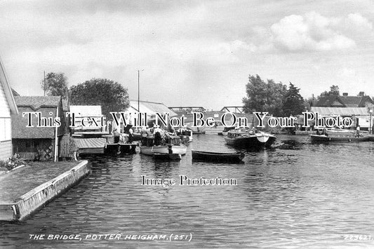 NF 2189 - The Bridge, Potter Heigham, Norfolk c1935