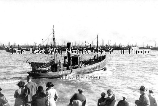 NF 2202 - Steam Trawlers, Gorleston On Sea, Norfolk