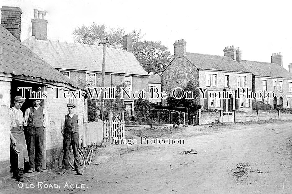NF 2206 - Old Road, Acle, Norfolk c1910