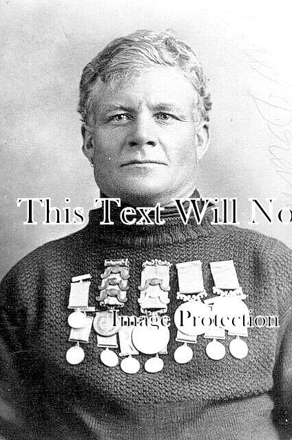 NF 2279 - Great Yarmouth Fisherman R W Drane Life Saving Medals