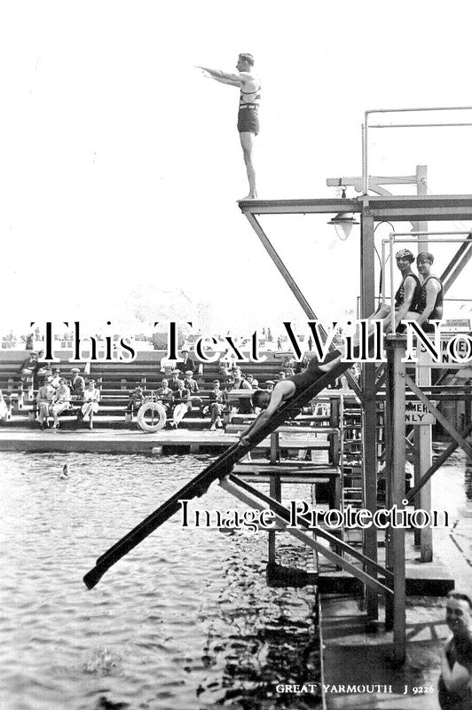 NF 2281 - Diving Boards At Great Yarmouth Pool, Norfolk c1933