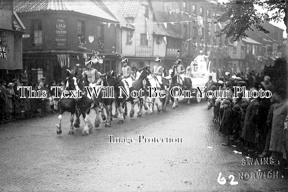 NF 2318 - Coronation Parade, Lily Tavern Pub, Ber Street, Norwich, Norfolk 1937