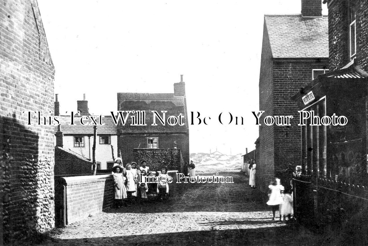NF 2547 - Beach Road, Winterton, Norfolk c1916