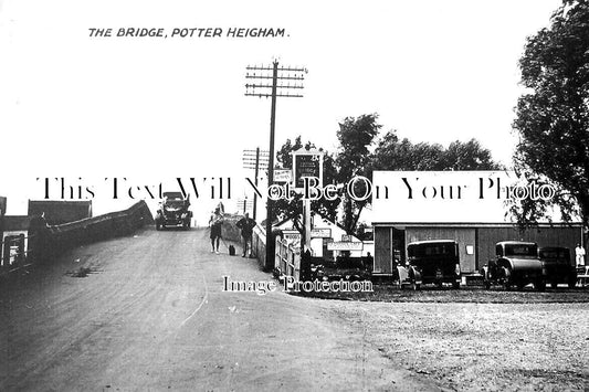 NF 2580 - The Bridge, Potter Heigham, Norfolk