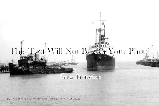 NF 2624 - Tug & Ship, Gorleston On Sea, Norfolk