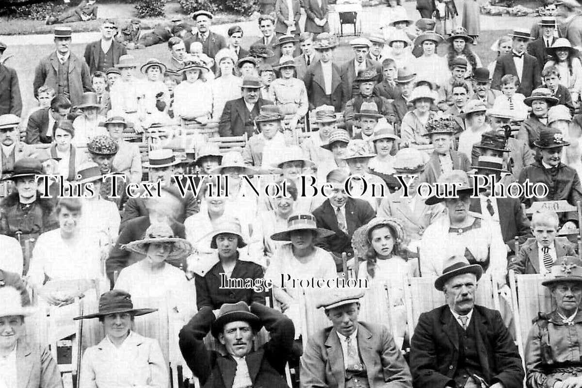 NF 2970 - Grouts Factory Workers Outing, Great Yarmouth, Norfolk c1930