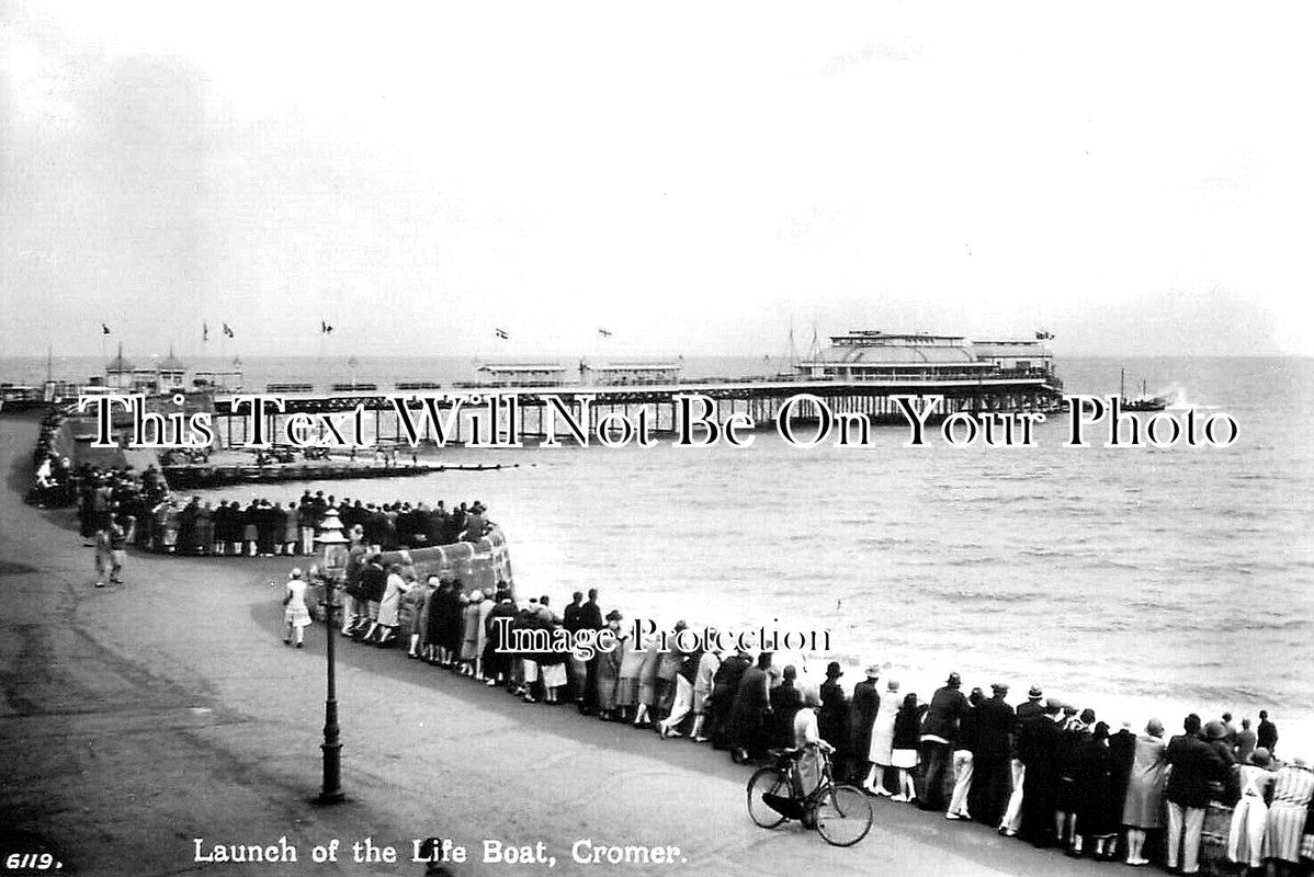 NF 3033 - Launch Of The Lifeboat, Cromer, Norfolk c1930