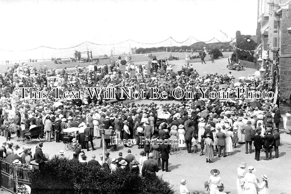 NF 3061 - Hunstanton Crowd, Norfolk
