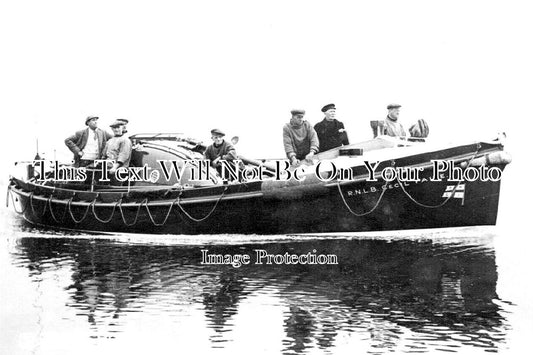 NF 3187 - Wells Lifeboat & Crew, Norfolk