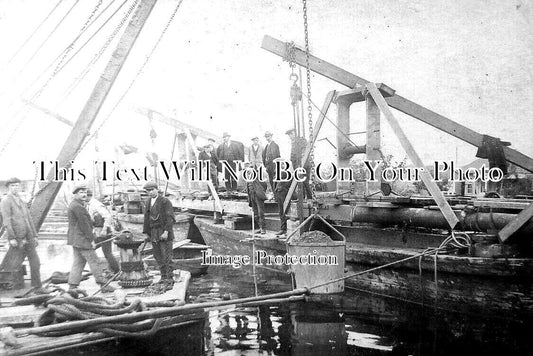 NF 3194 - Laying Sewer Across The River, Bungalow Town, Whitlingham, Norfolk