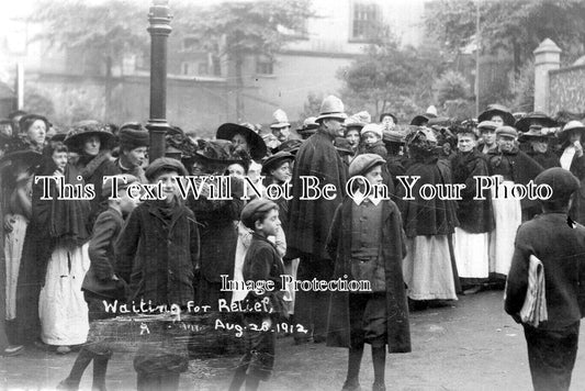 NF 3195 - Waiting For Relief, Norwich Floods, Norfolk 1912