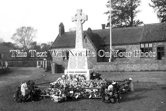 NF 3251 - South Creake War Memorial, Norfolk