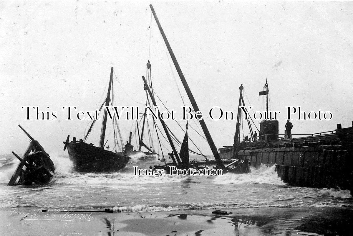 NF 34 - Great Yarmouth Harbour, Norfolk c1907