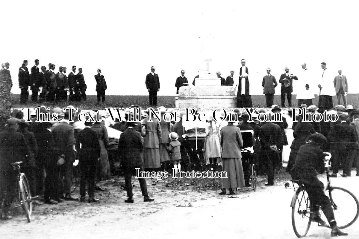 NF 3578 - Service At West Somerton War Memorial, Norfolk