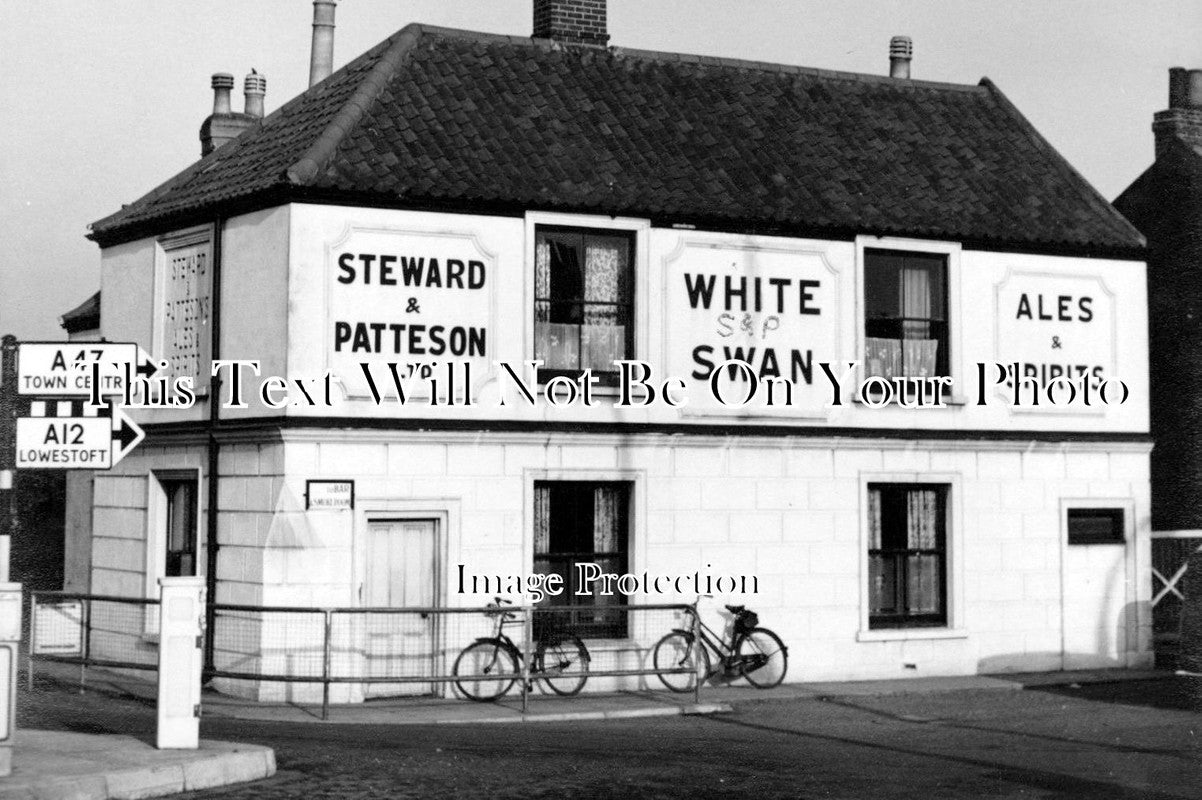 NF 370 - White Swan Pub, North Quay, Great Yarmouth, Norfolk