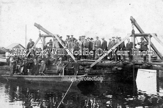NF 381 - Diver Laying Sewer At Whitlingham Broad, Norfolk