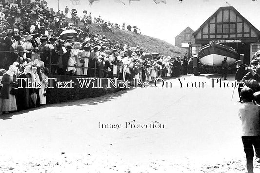 NF 3823 - Launching The Lifeboat, Cromer, Norfolk