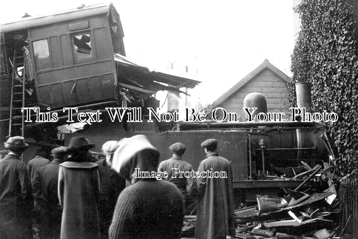 NF 3878 - Hunstanton Railway Train Wreckage Crash, Norfolk