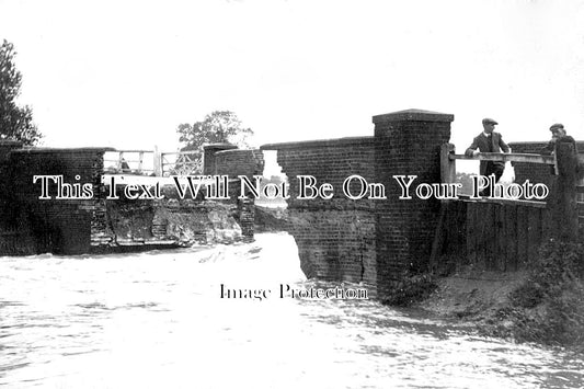 NF 4269 - Flood Damage, Lakenham Lock Bridge, Norwich, Norfolk 1912