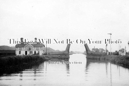 NF 64 - Queens Head Pub, Haddiscoe, Norfolk Broads, Norfolk c1936