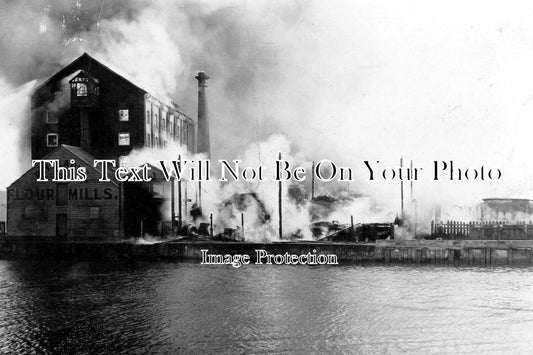 NF 784 - Fire-R. H. Clarke Waveney Flour Mills, Great Yarmouth, Norfolk