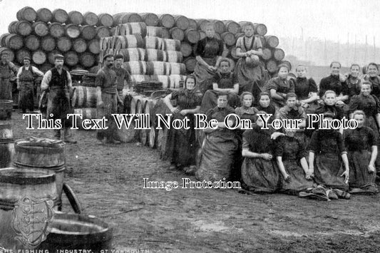 NF 918 - Herring Fishing Scots Girls, Great Yarmouth, Norfolk c1910