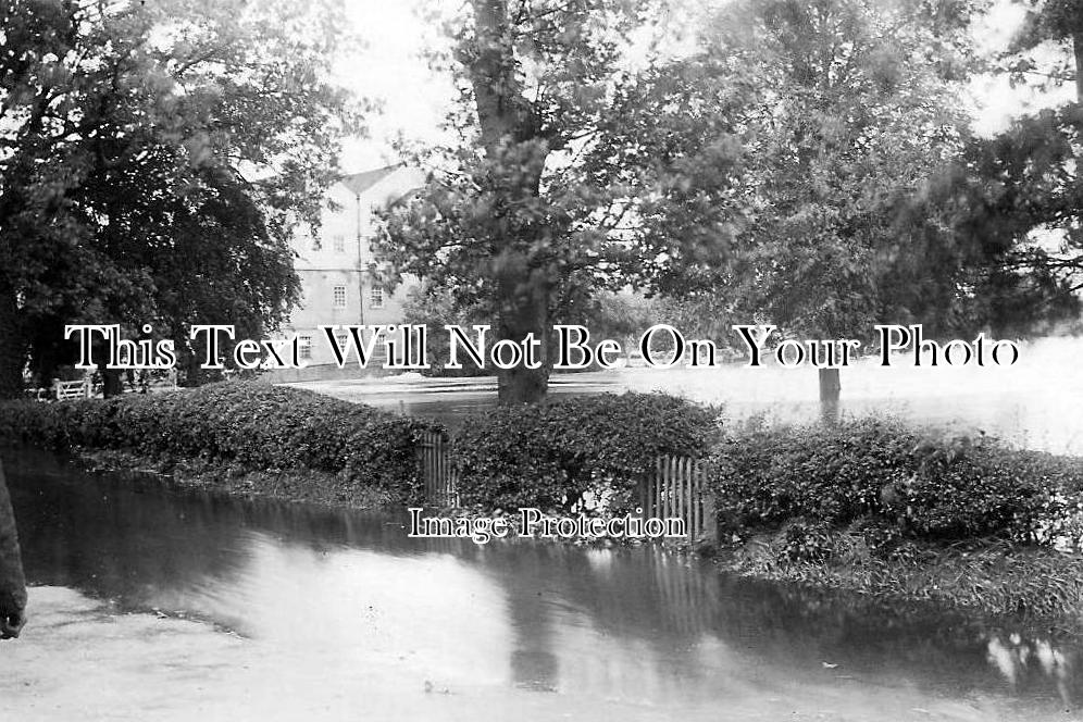 NF 997 Mill Floods, Buxton Lamas, Norfolk 1912 JB Archive