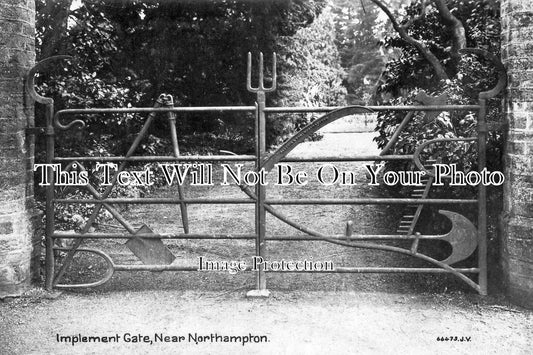 NH 1061 - Implement Gate Near Northampton, Northamptonshire