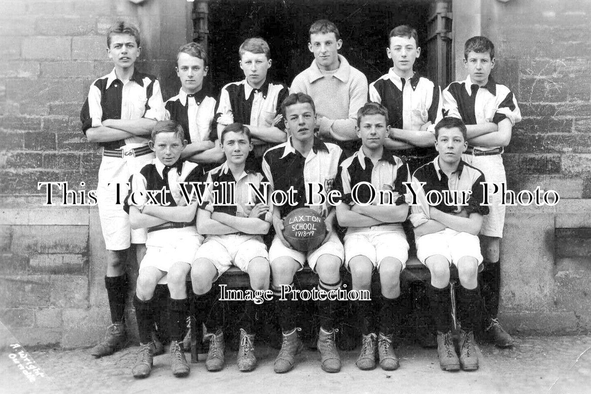 NH 1252 - Laxton School Football Team, Oundle, Northamptonshire