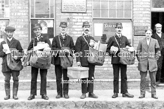 NH 1273 - Postmen Outside Raunds Post Office, Northamptonshire