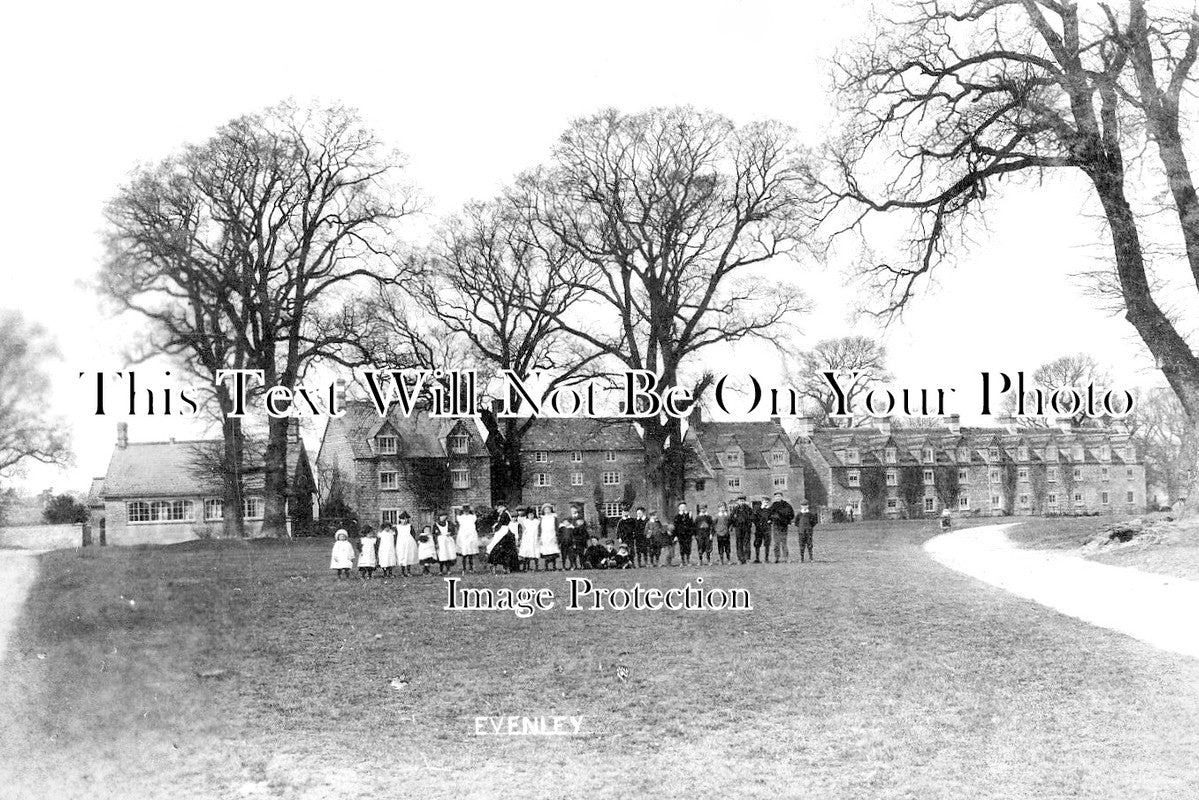 NH 1281 - The Green, Evenley, Northamptonshire c1908