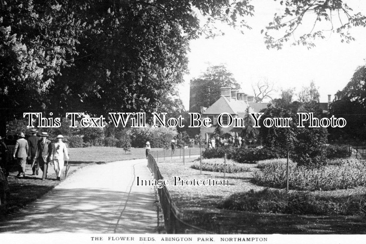 NH 131 - The Flower Beds, Abington Park, Northampton, Northamptonshire c1922