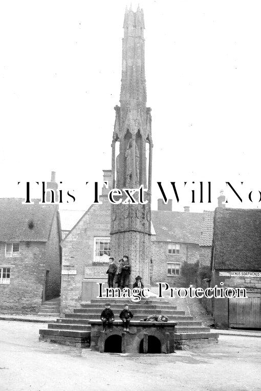 NH 1447 - Geddington Cross, Northamptonshire c1904