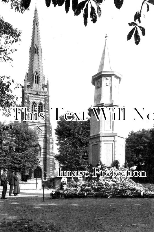 NH 1510 - Rushden Church & War Memorial, Northamptonshire