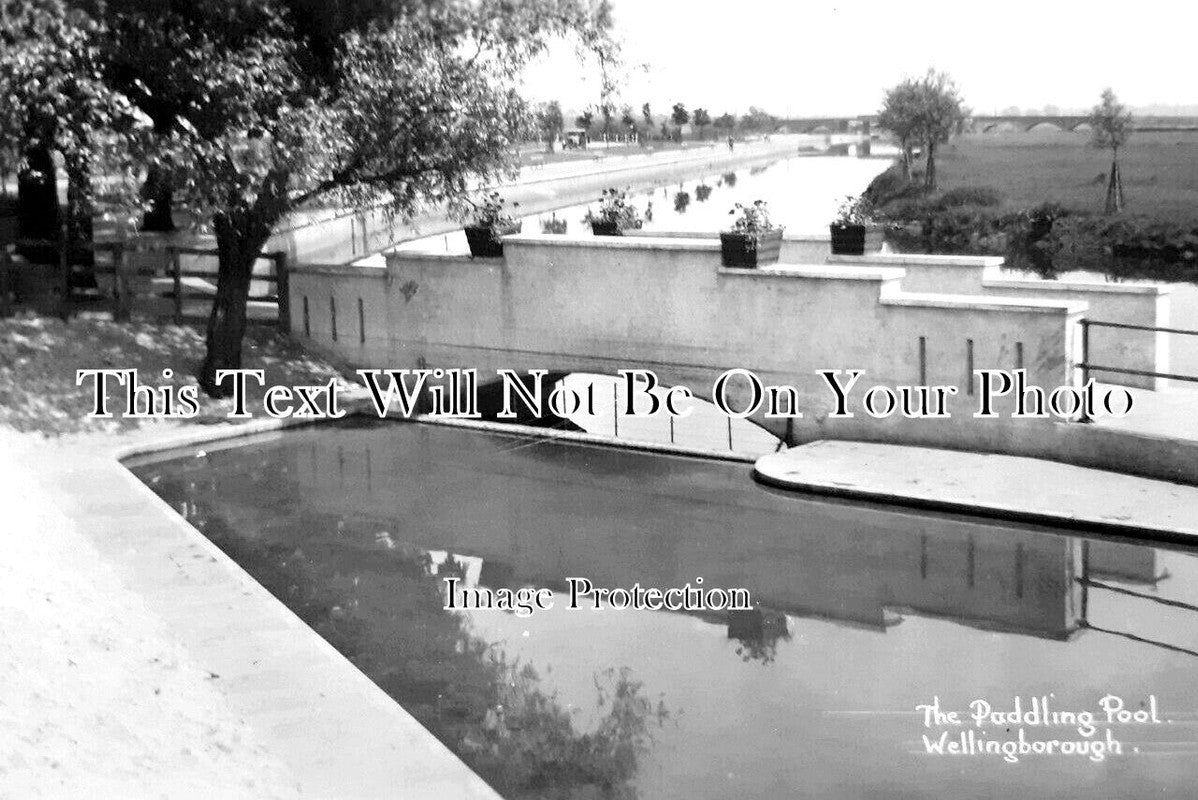 NH 1517 - The Paddling Pool, Wellingborough, Northamptonshire c1933