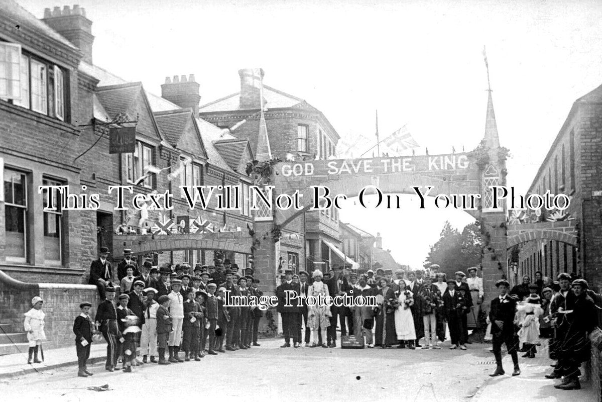 NH 1520 - Raunds Coronation, Globe Pub, Grove Street, Northamptonshire 1911