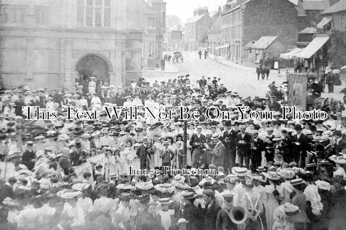 NH 1810 - Bridge Street Crowd, Rothwell, Northamptonshire