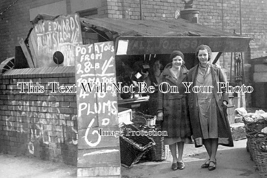 NH 1838 - Walter Johnson Fruit & Veg Stall, Northampton c1939