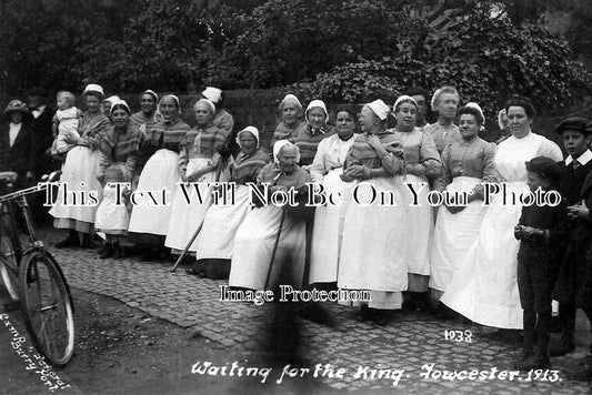 NH 240 - Waiting For The King, Towcester, Northamptonshire c1913