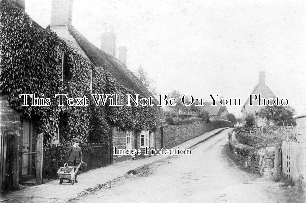 NH 350 - The Bell Inn, Byfield, Northamptonshire c1905