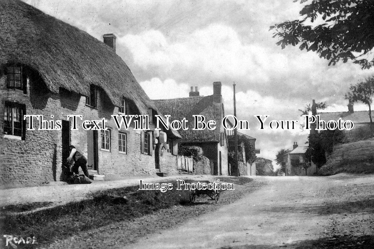 NH 353 - High Street, Roade, Northamptonshire c1907