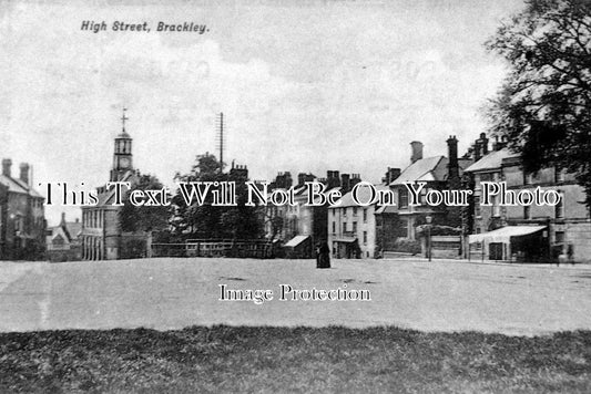 NH 422 - High Street, Brackley, Northamptonshire c1909